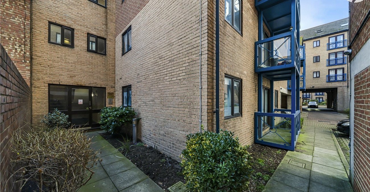 1 bedroom property for sale in Gravesend | Robinson Michael & Jackson