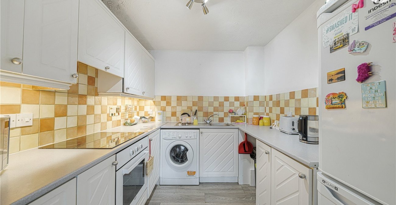 1 bedroom property for sale in Gravesend | Robinson Michael & Jackson