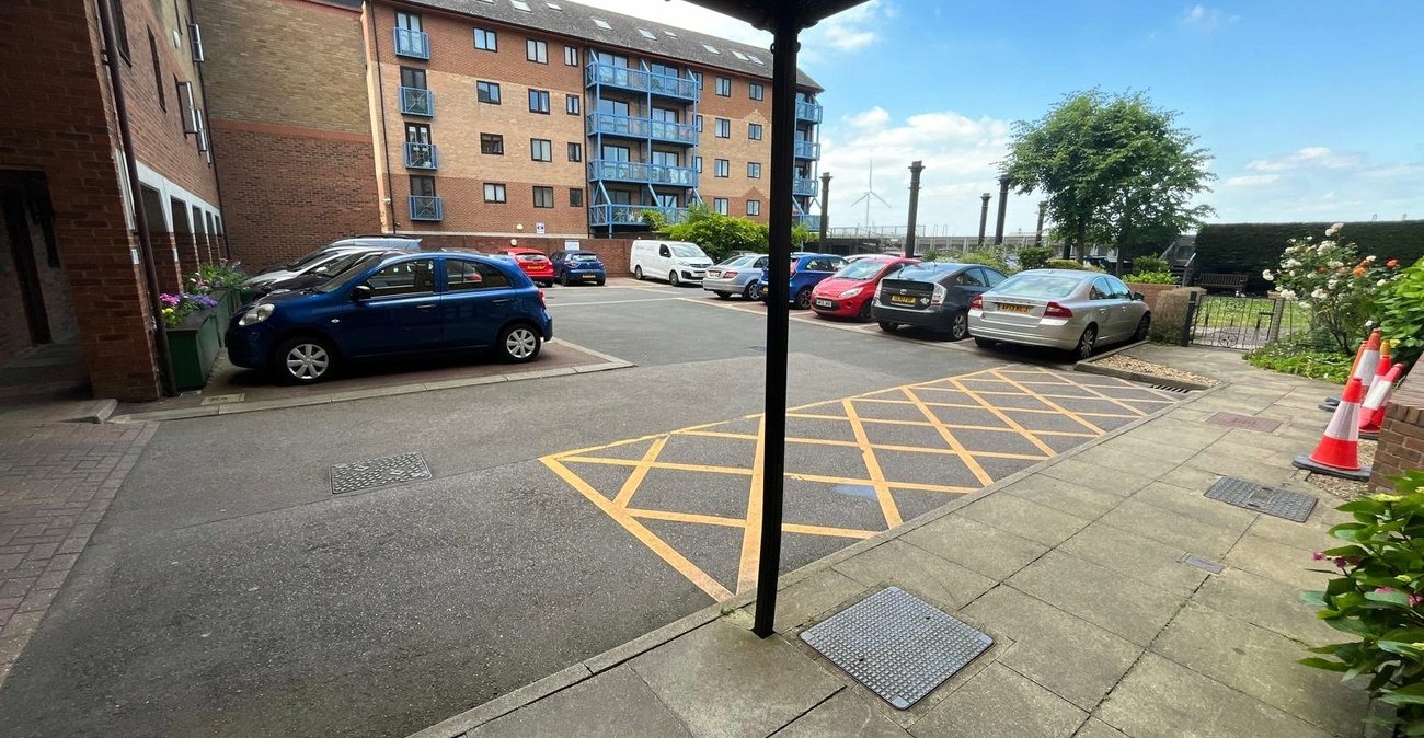 1 bedroom property for sale in Gravesend | Robinson Michael & Jackson