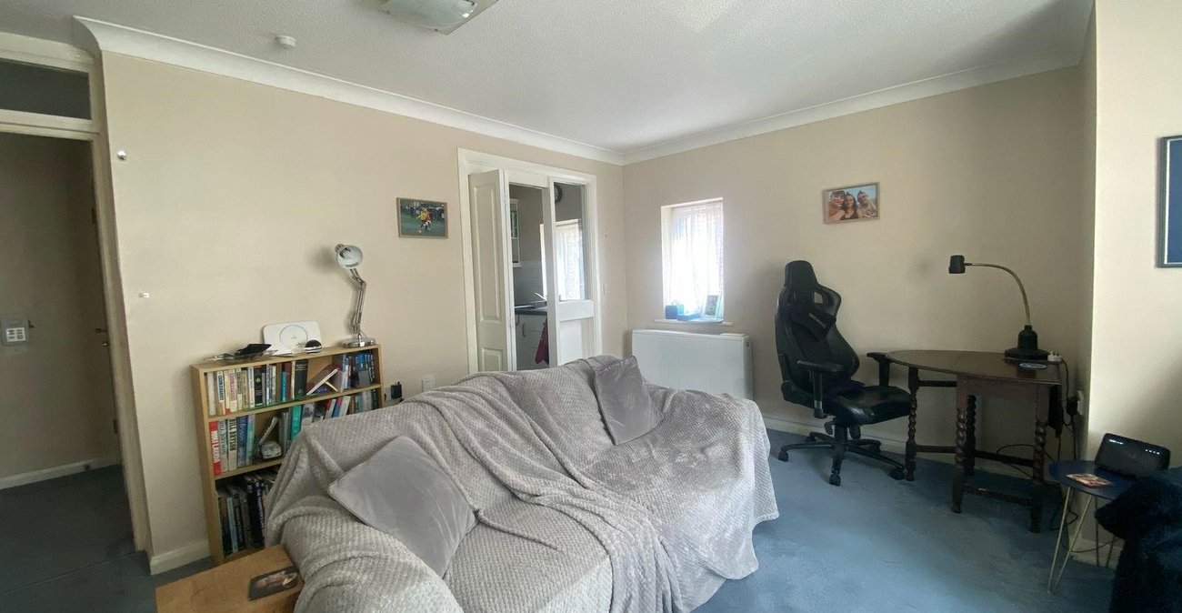 1 bedroom property for sale in Gravesend | Robinson Michael & Jackson