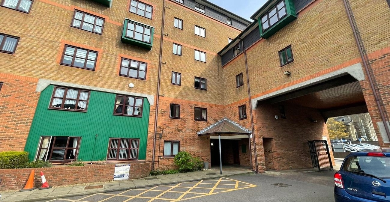 1 bedroom property for sale in Gravesend | Robinson Michael & Jackson