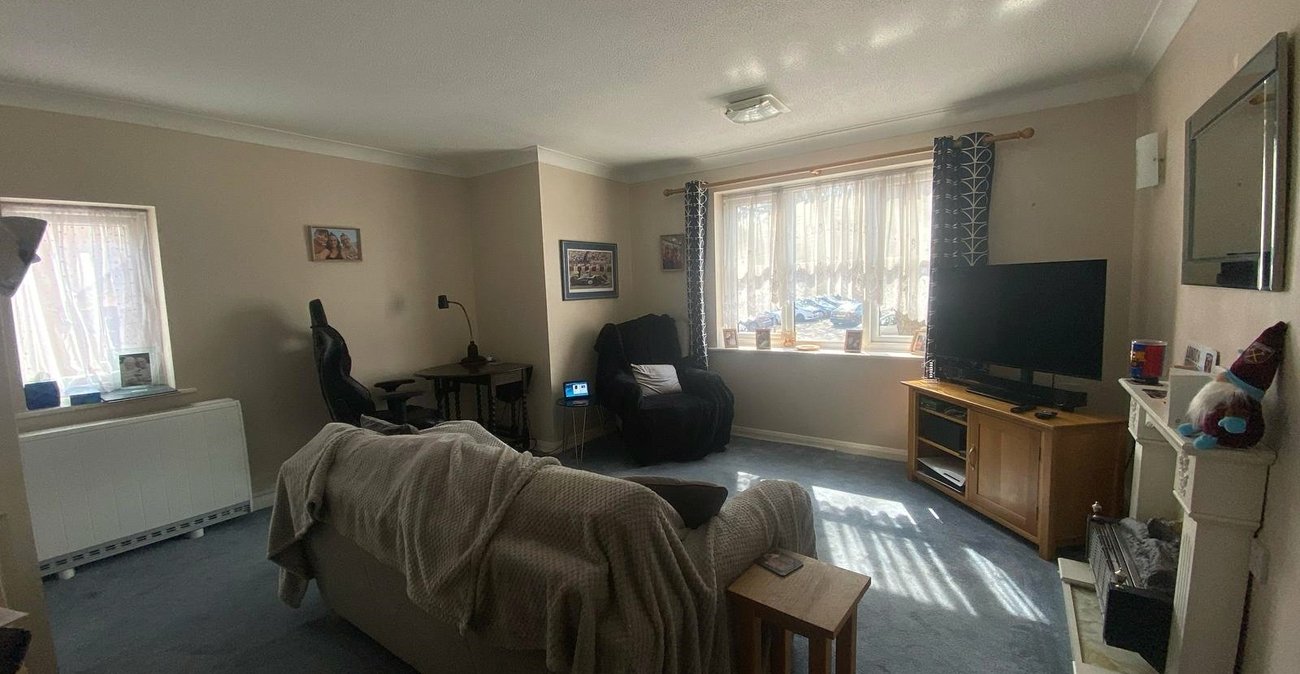 1 bedroom property for sale in Gravesend | Robinson Michael & Jackson