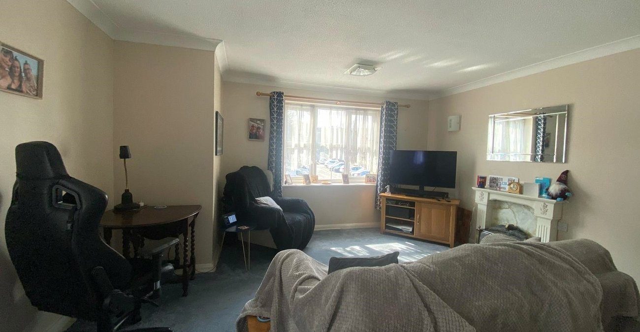 1 bedroom property for sale in Gravesend | Robinson Michael & Jackson