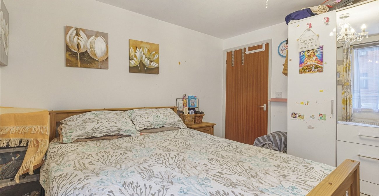 2 bedroom property for sale in Gravesend | Robinson Michael & Jackson