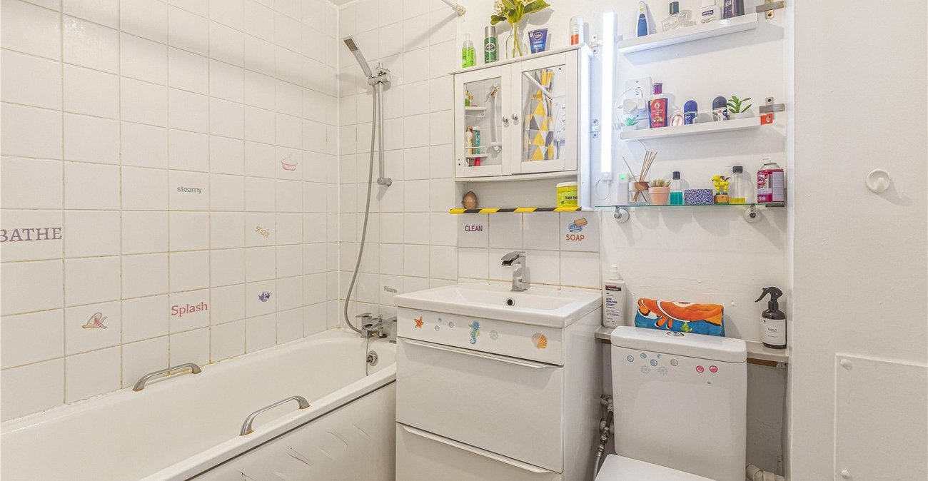 2 bedroom property for sale in Gravesend | Robinson Michael & Jackson