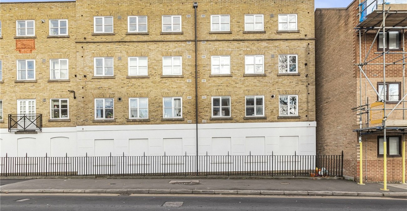 2 bedroom property for sale in Gravesend | Robinson Michael & Jackson