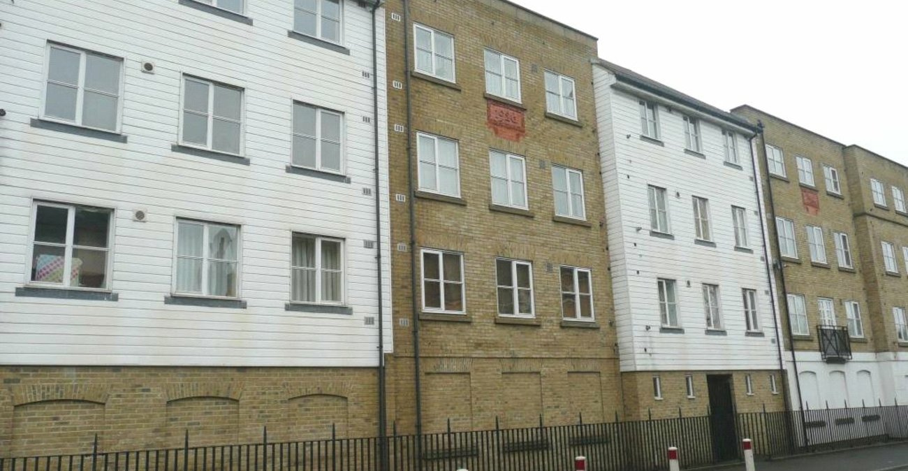 2 bedroom property for sale in Gravesend | Robinson Michael & Jackson