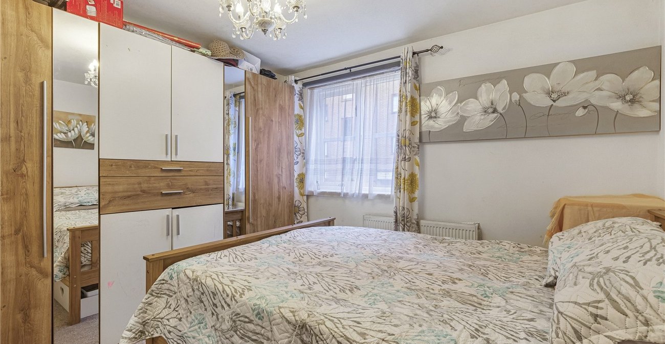 2 bedroom property for sale in Gravesend | Robinson Michael & Jackson