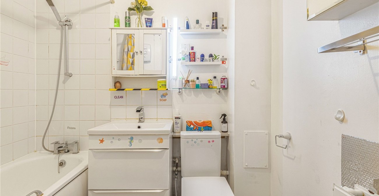 2 bedroom property for sale in Gravesend | Robinson Michael & Jackson