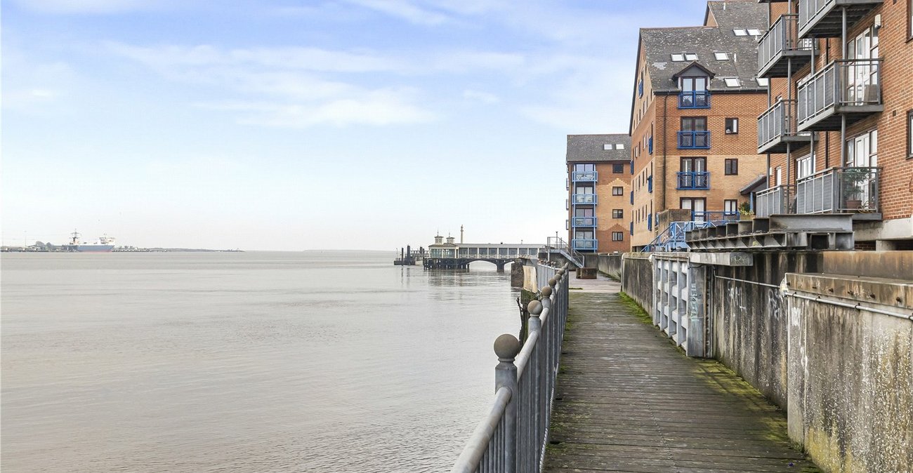 2 bedroom property for sale in Gravesend | Robinson Michael & Jackson