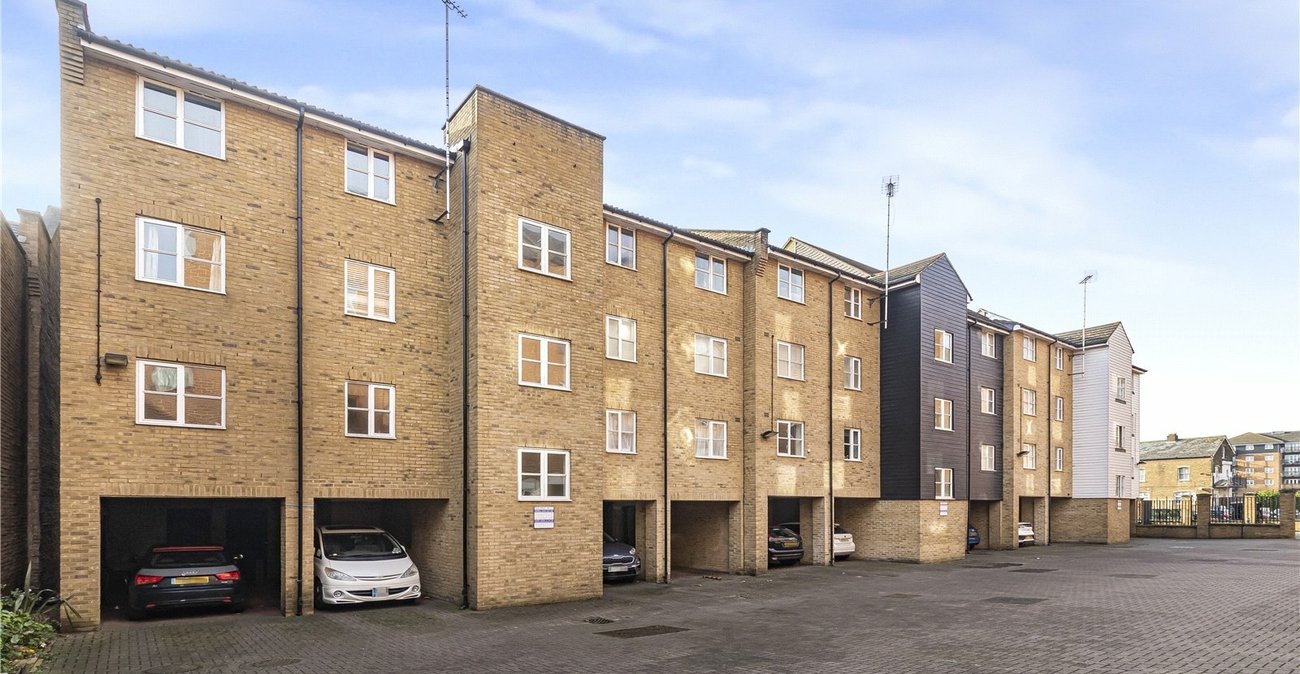 2 bedroom property for sale in Gravesend | Robinson Michael & Jackson