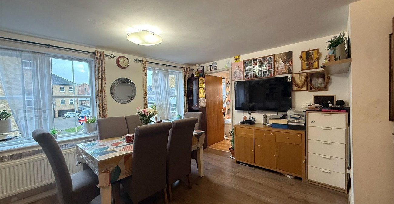 2 bedroom property for sale in Gravesend | Robinson Michael & Jackson