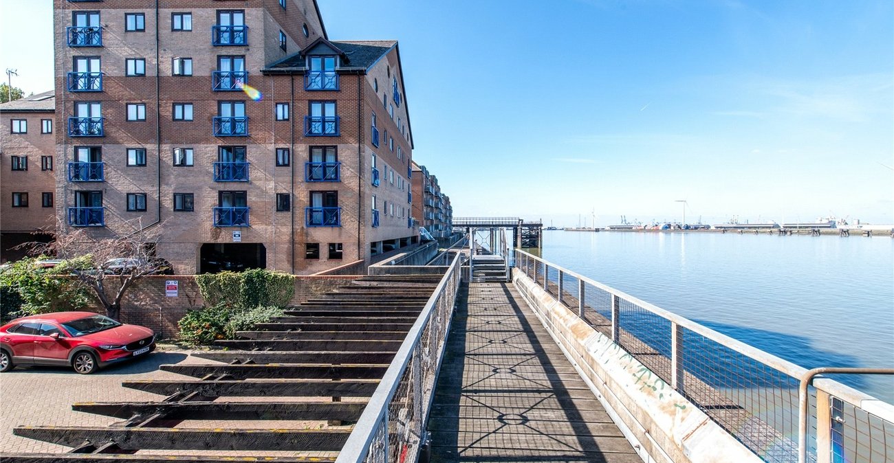 2 bedroom property for sale in Gravesend | Robinson Michael & Jackson