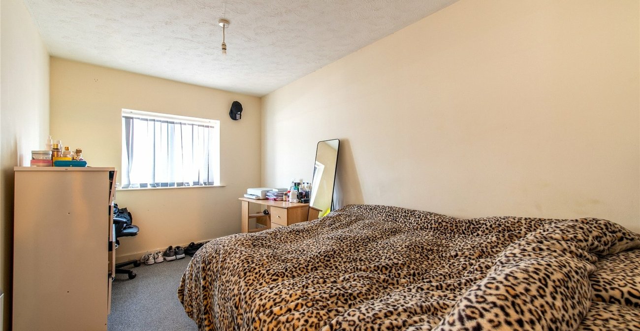 2 bedroom property for sale in Gravesend | Robinson Michael & Jackson