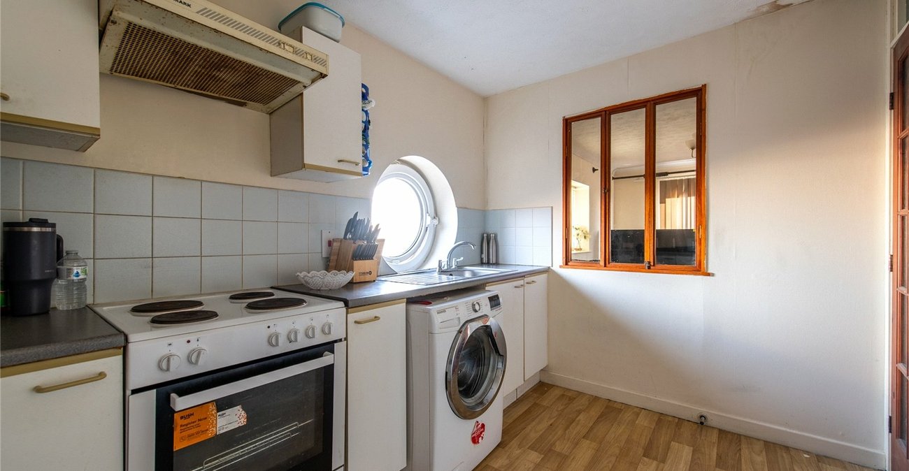 2 bedroom property for sale in Gravesend | Robinson Michael & Jackson