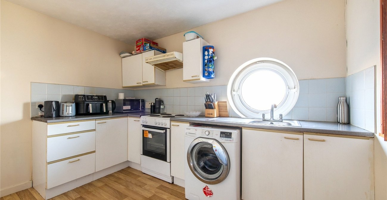 2 bedroom property for sale in Gravesend | Robinson Michael & Jackson