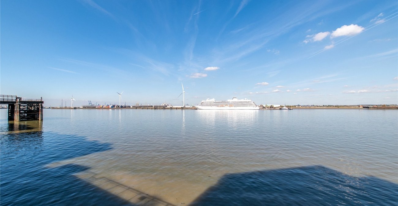 2 bedroom property for sale in Gravesend | Robinson Michael & Jackson