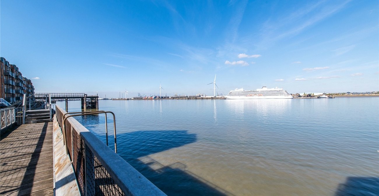 2 bedroom property for sale in Gravesend | Robinson Michael & Jackson