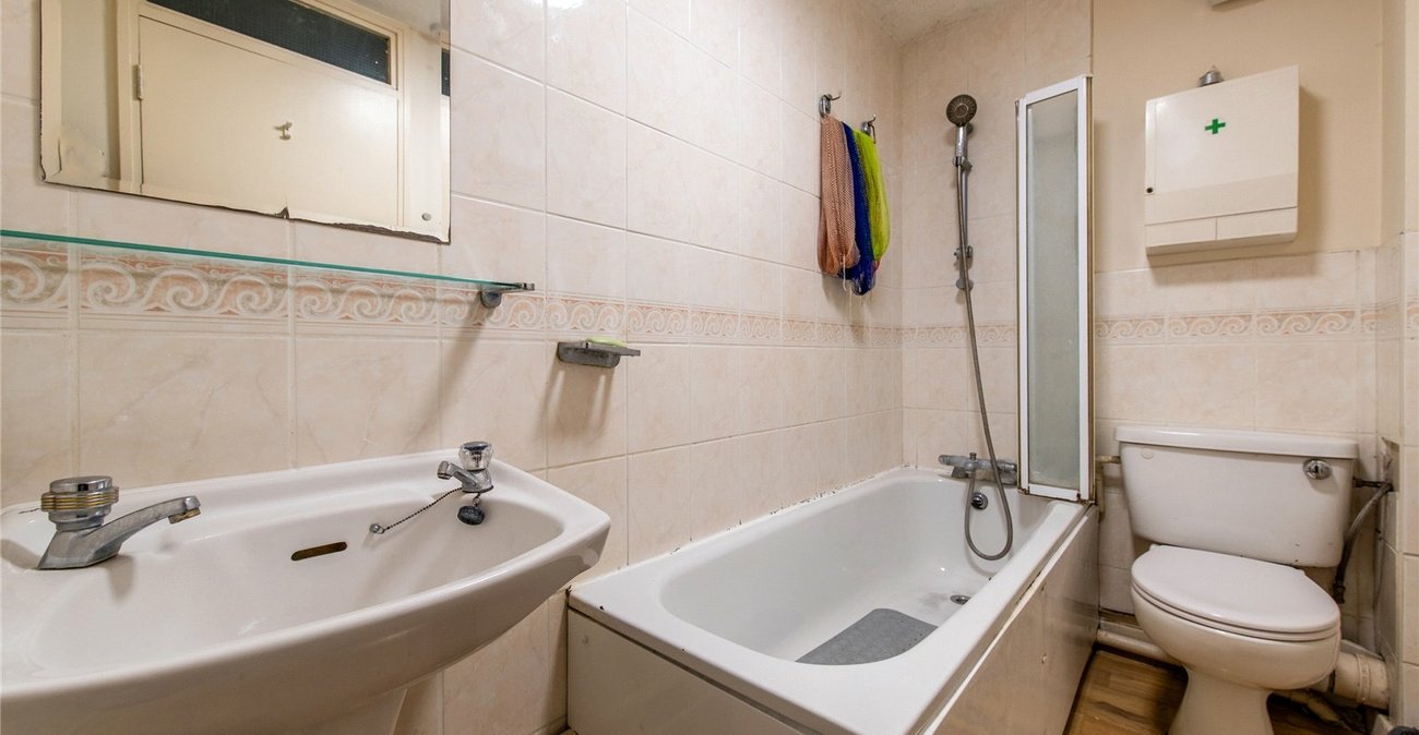 2 bedroom property for sale in Gravesend | Robinson Michael & Jackson