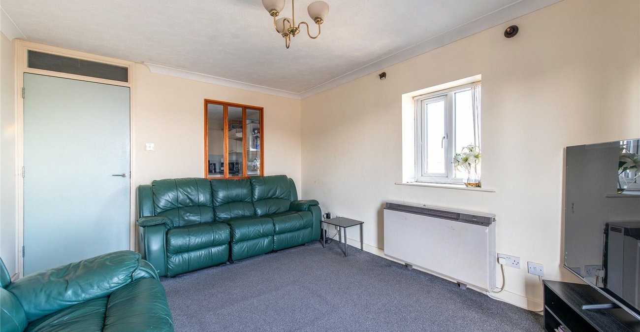 2 bedroom property for sale in Gravesend | Robinson Michael & Jackson