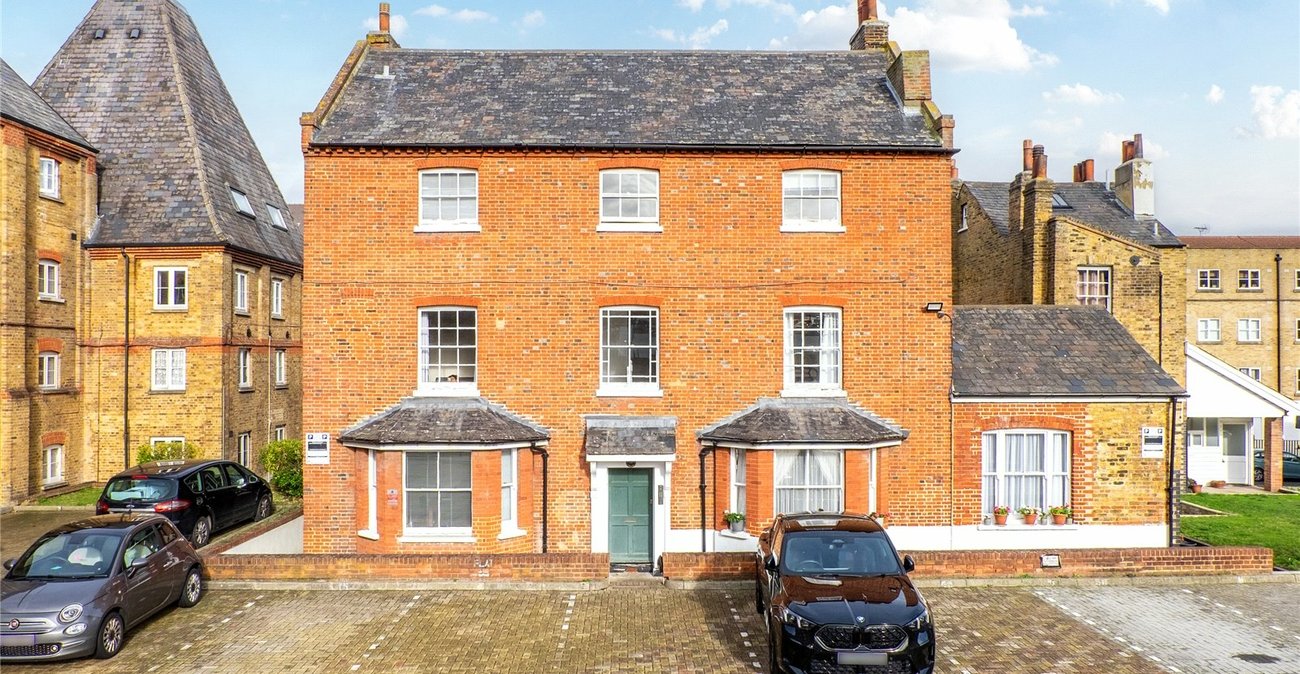 2 bedroom property for sale in Gravesend | Robinson Michael & Jackson