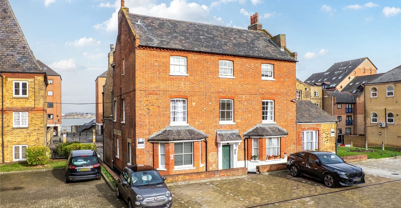 2 bedroom property for sale in Gravesend | Robinson Michael & Jackson