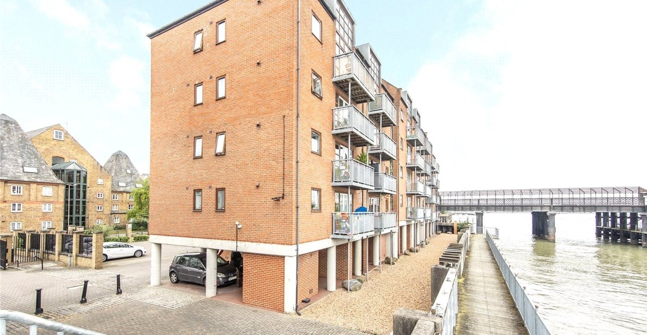 2 bedroom property for sale in Gravesend | Robinson Michael & Jackson