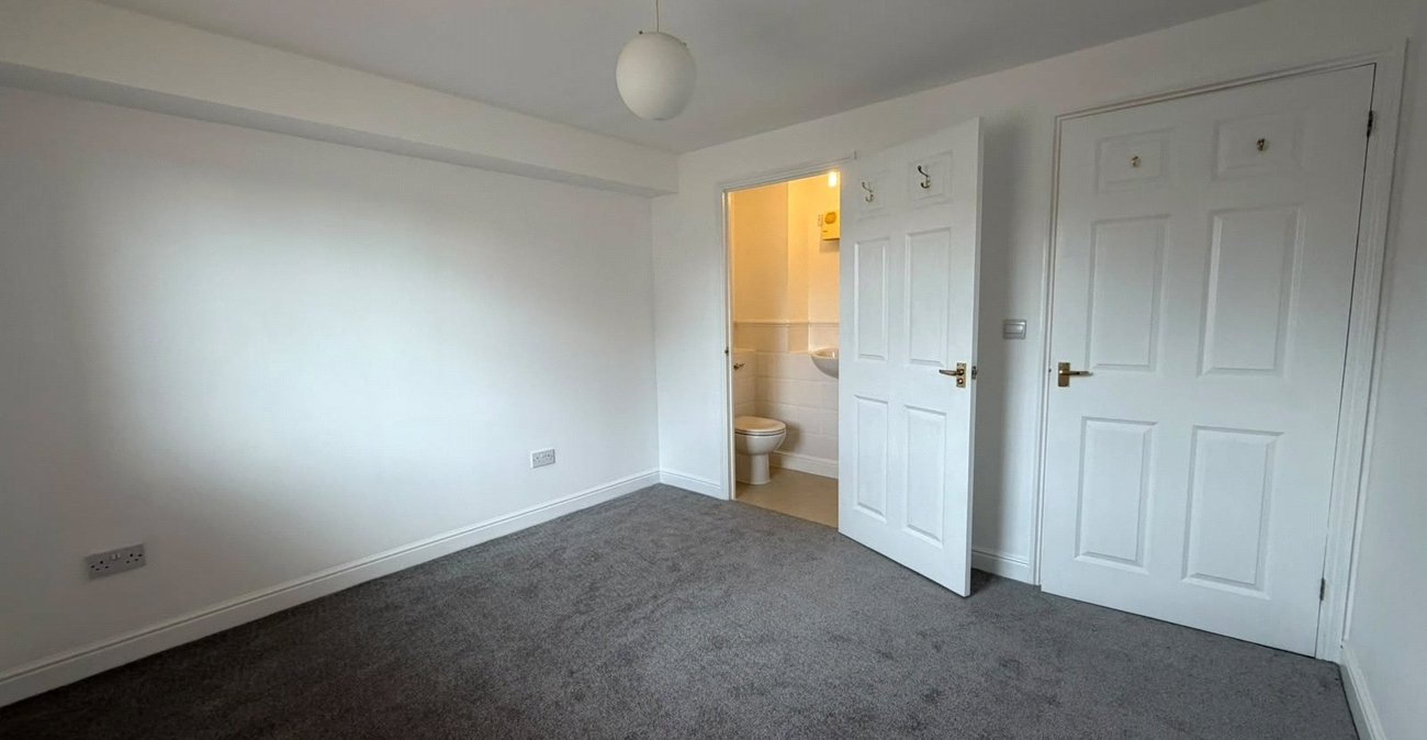 2 bedroom property for sale in Gravesend | Robinson Michael & Jackson