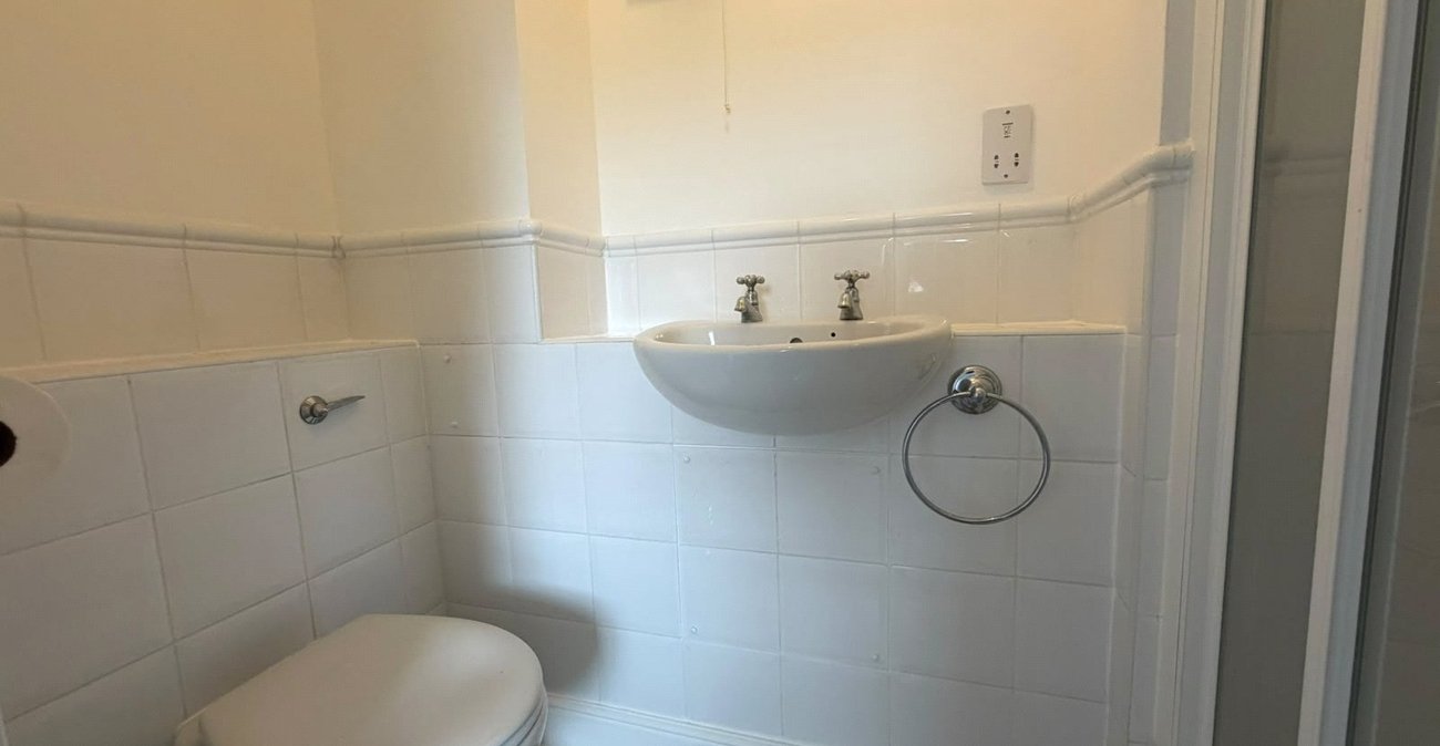 2 bedroom property for sale in Gravesend | Robinson Michael & Jackson