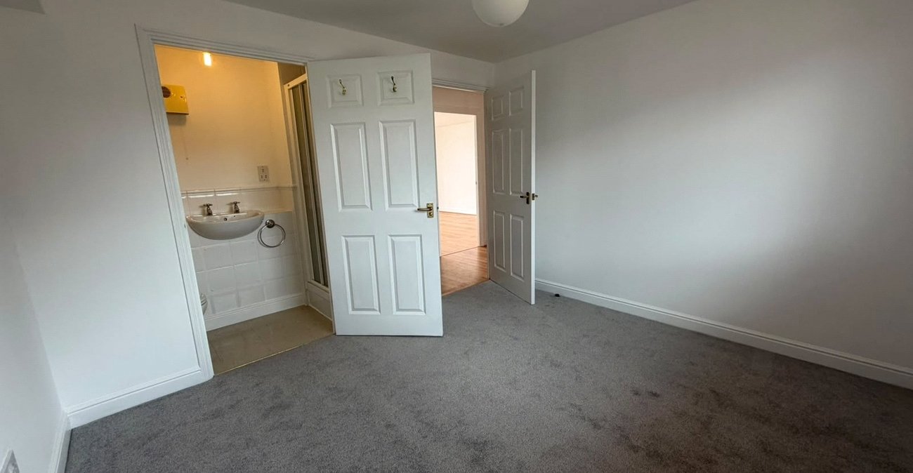2 bedroom property for sale in Gravesend | Robinson Michael & Jackson