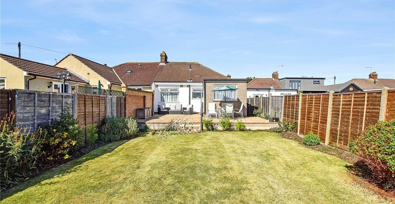 2 bedroom bungalow for sale in Bexleyheath | Robinson Jackson