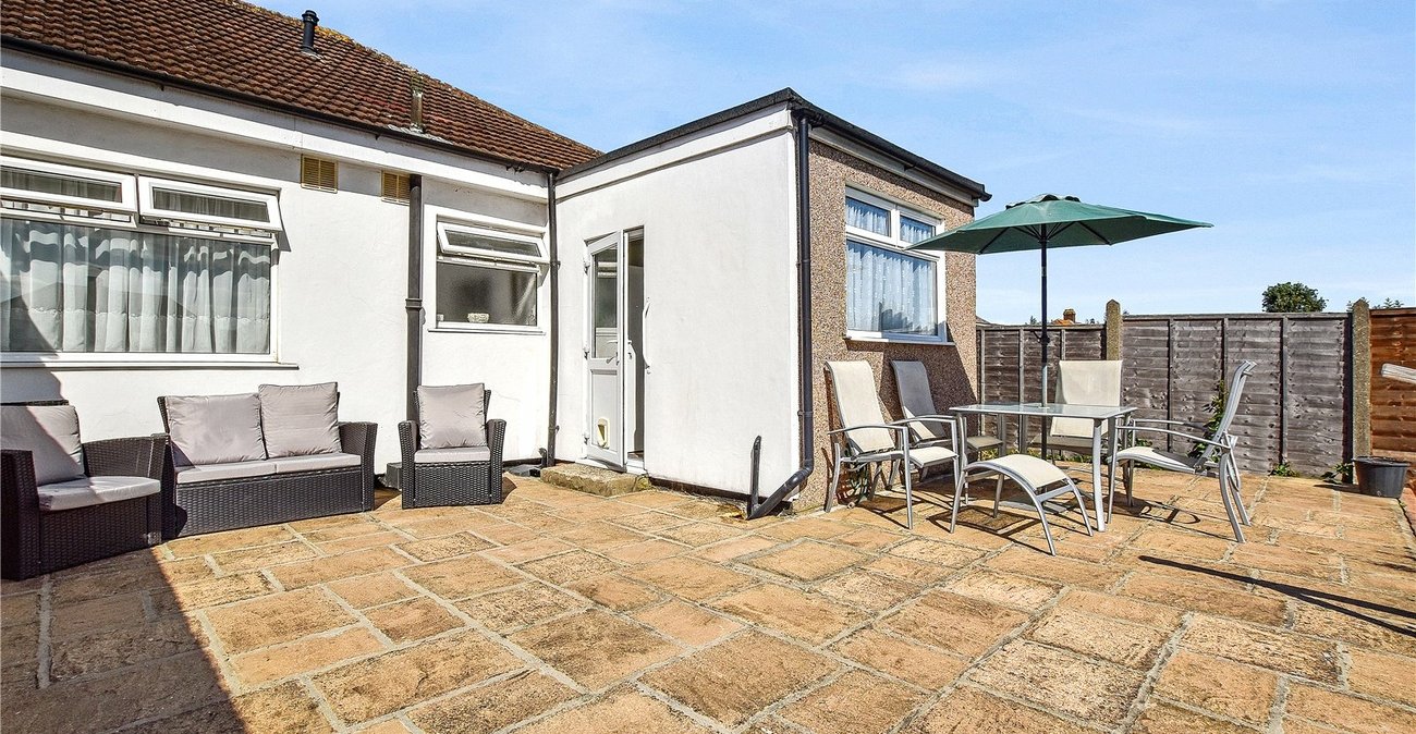 2 bedroom bungalow for sale in Bexleyheath | Robinson Jackson