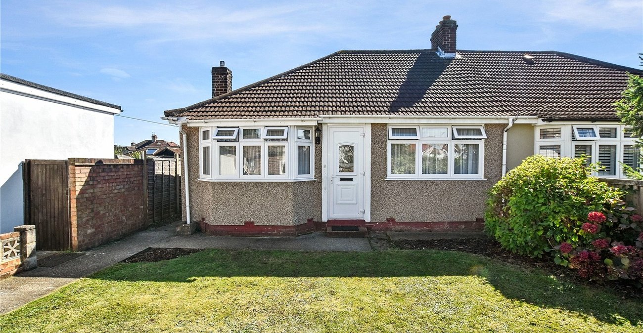 2 bedroom bungalow for sale in Bexleyheath | Robinson Jackson