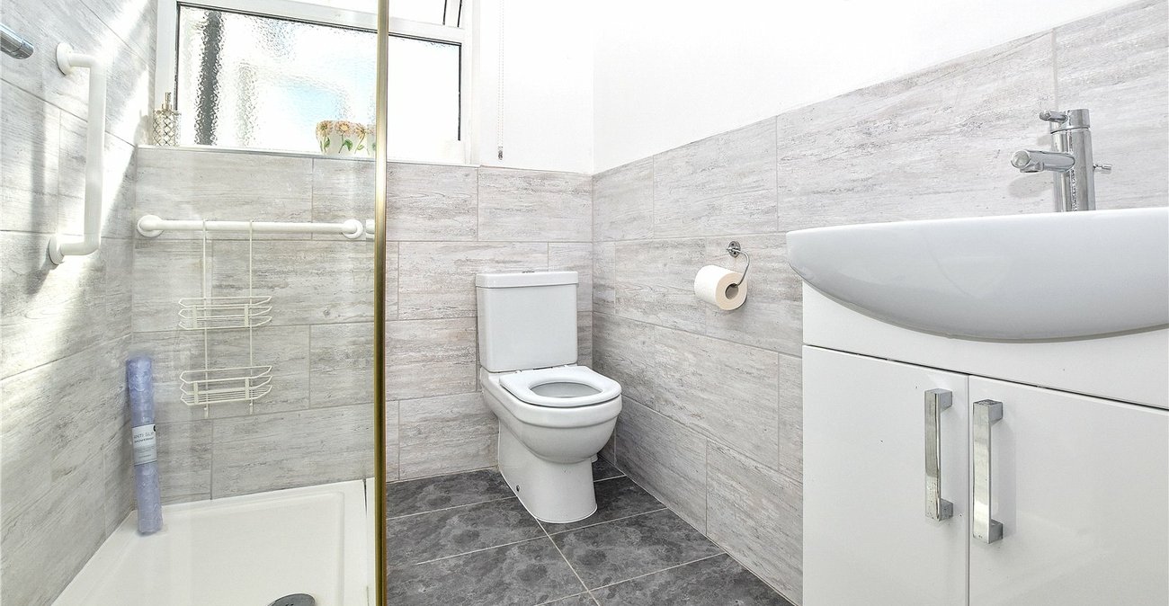 2 bedroom bungalow for sale in Bexleyheath | Robinson Jackson