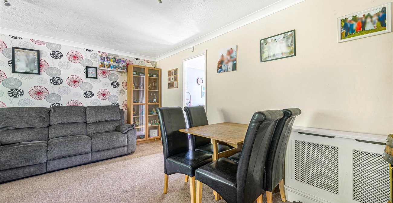 2 bedroom property for sale in Greenhithe | Robinson Jackson