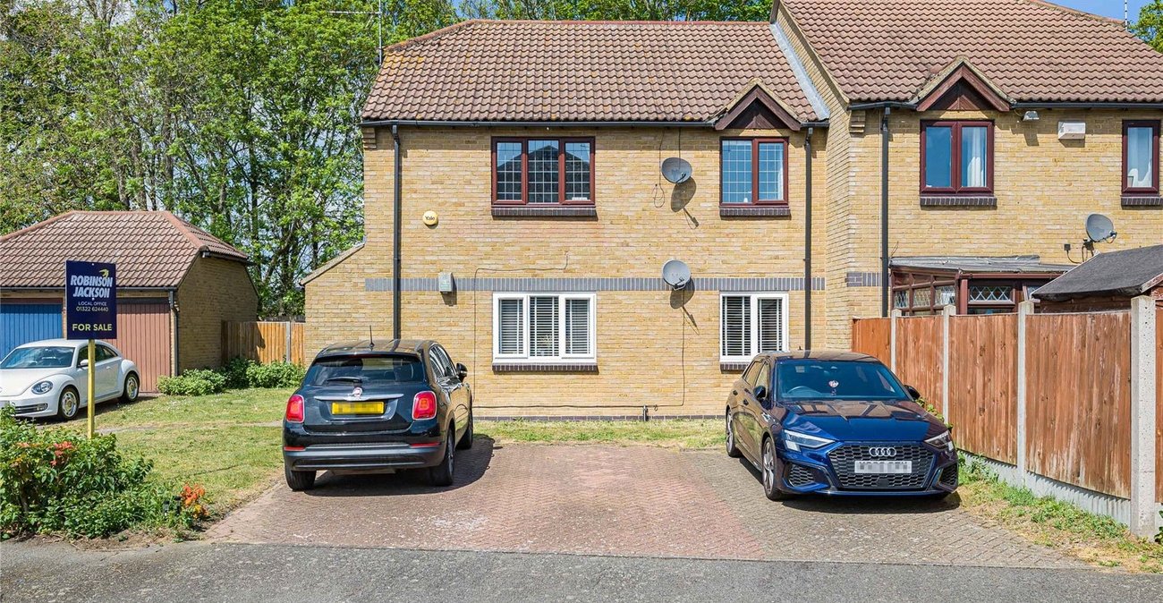 2 bedroom property for sale in Greenhithe | Robinson Jackson