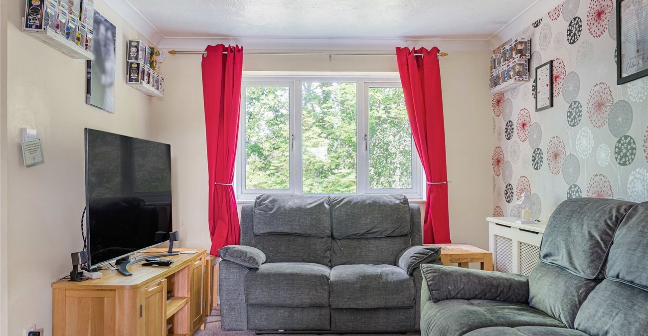 2 bedroom property for sale in Greenhithe | Robinson Jackson