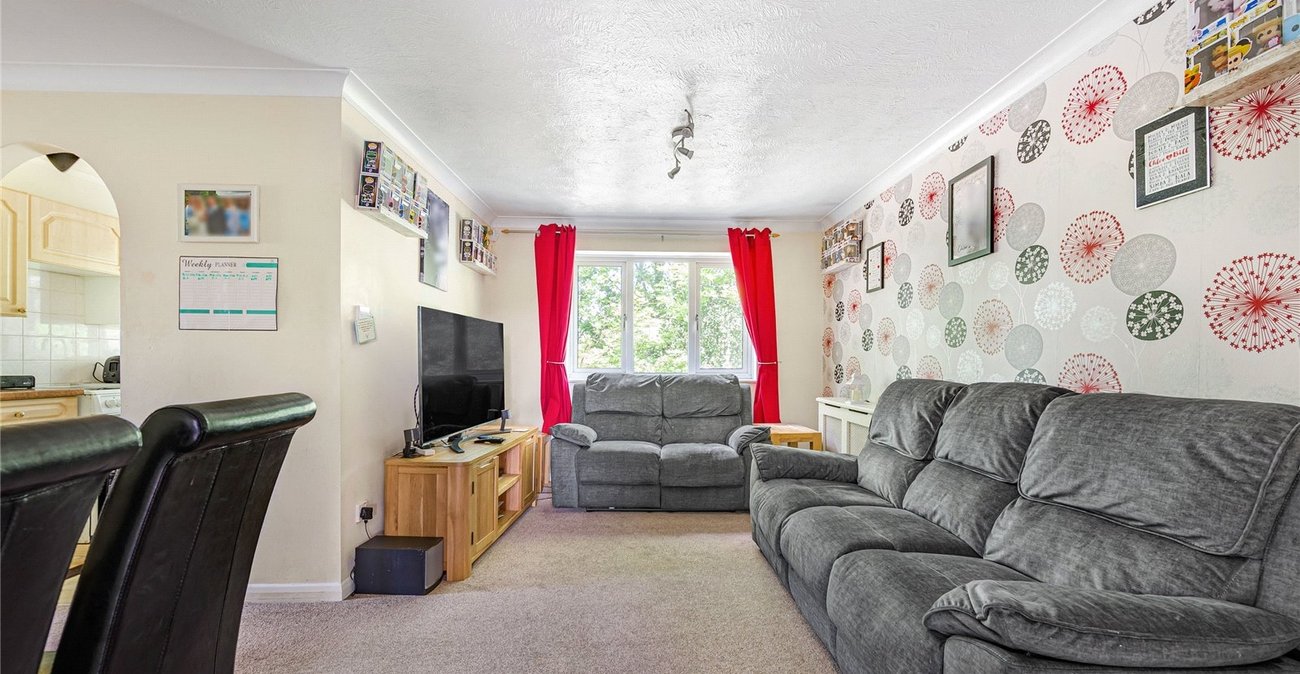 2 bedroom property for sale in Greenhithe | Robinson Jackson