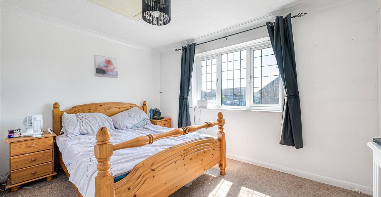 2 bedroom property for sale in Greenhithe | Robinson Jackson