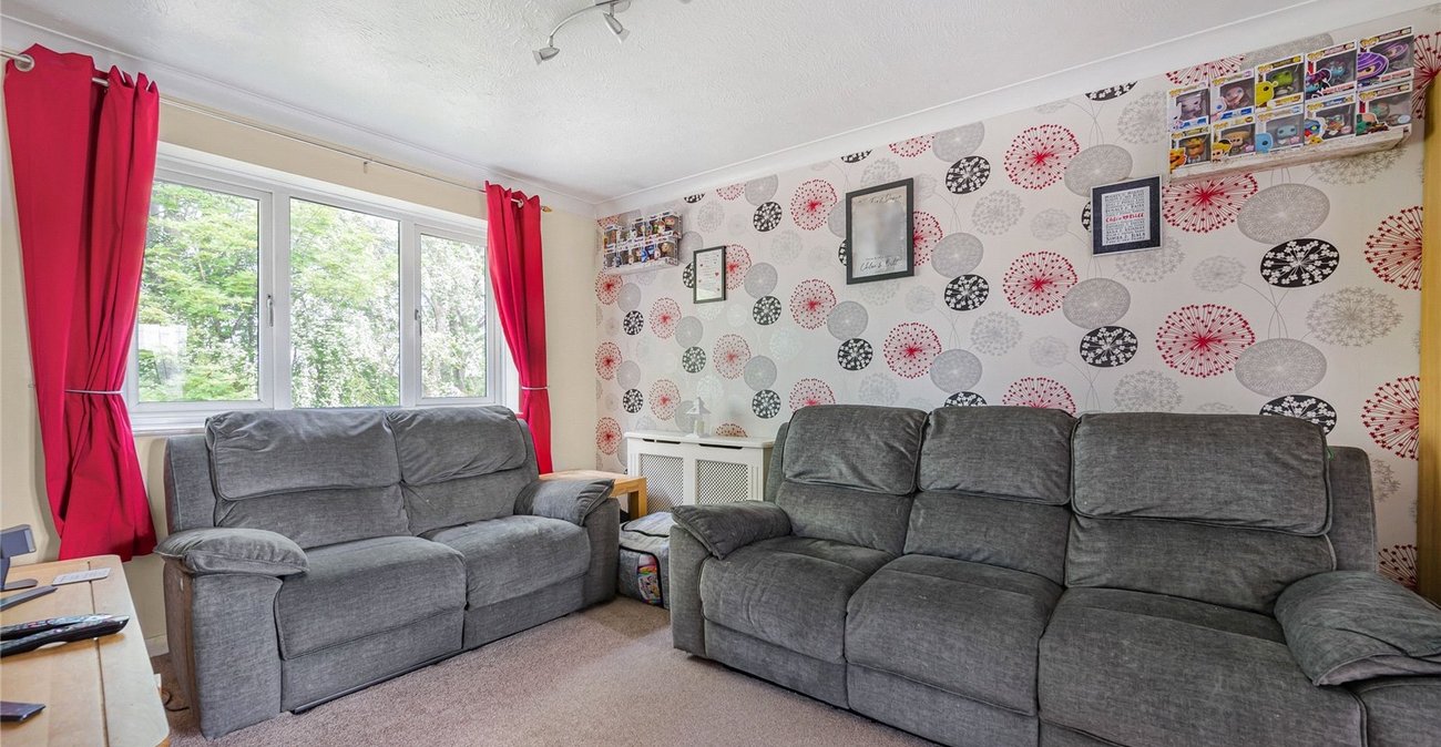 2 bedroom property for sale in Greenhithe | Robinson Jackson