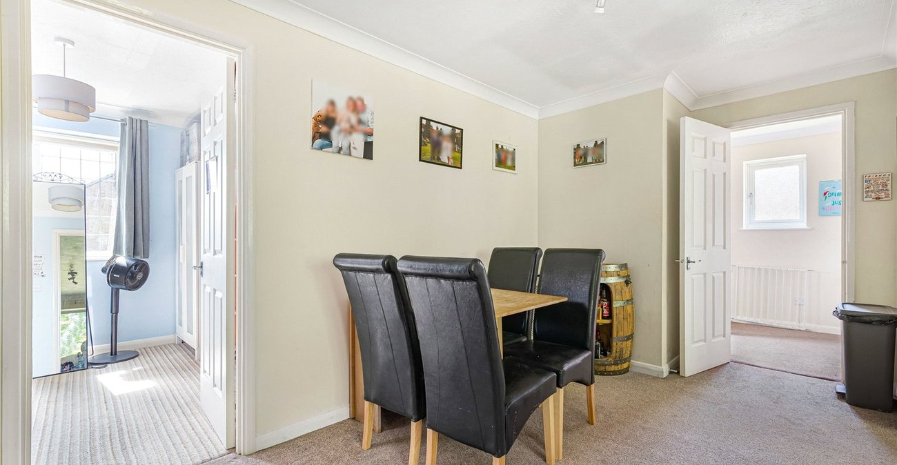2 bedroom property for sale in Greenhithe | Robinson Jackson