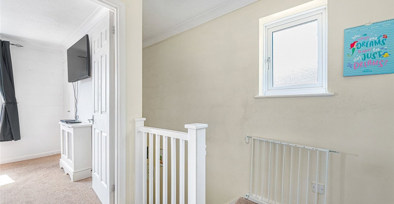 2 bedroom property for sale in Greenhithe | Robinson Jackson