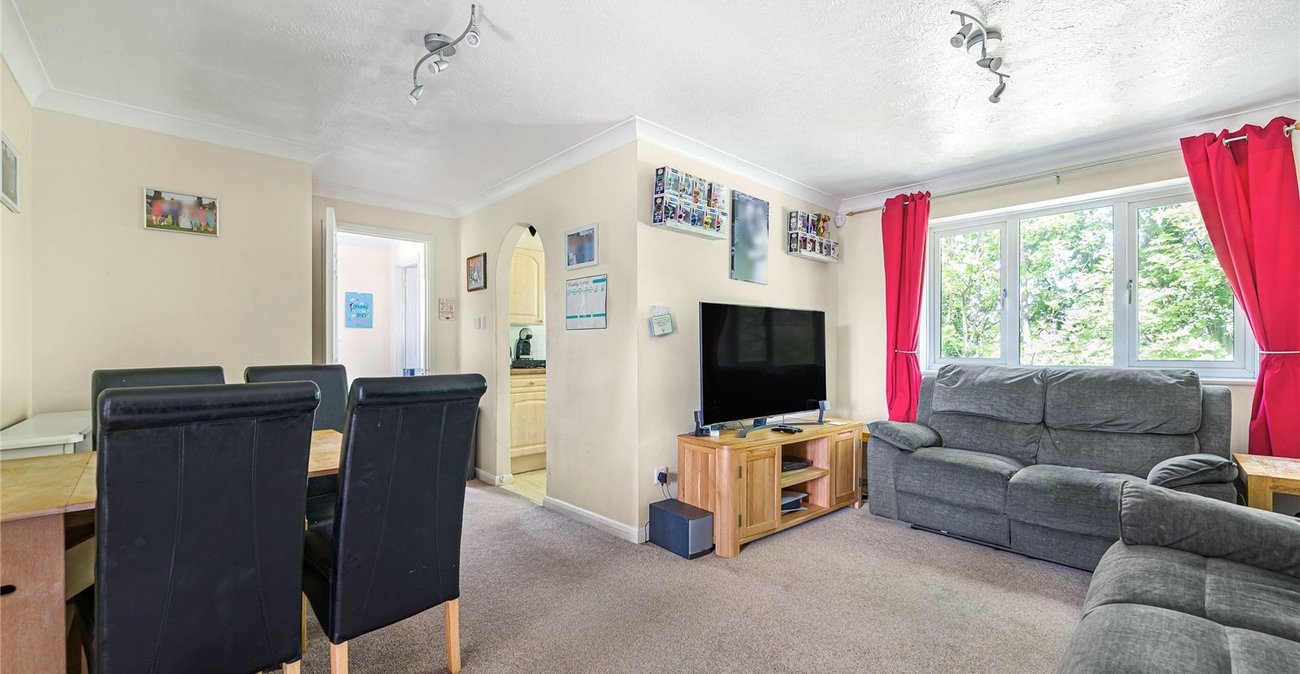 2 bedroom property for sale in Greenhithe | Robinson Jackson
