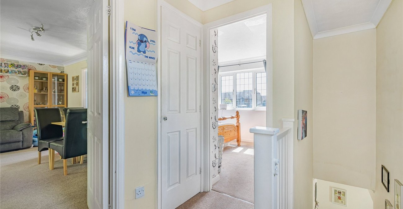 2 bedroom property for sale in Greenhithe | Robinson Jackson