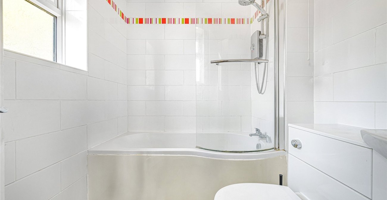 2 bedroom property for sale in Greenhithe | Robinson Jackson
