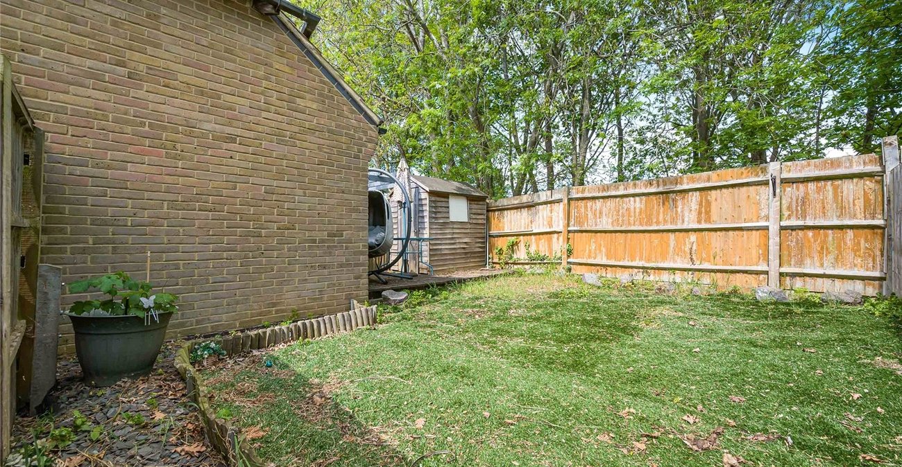 2 bedroom property for sale in Greenhithe | Robinson Jackson