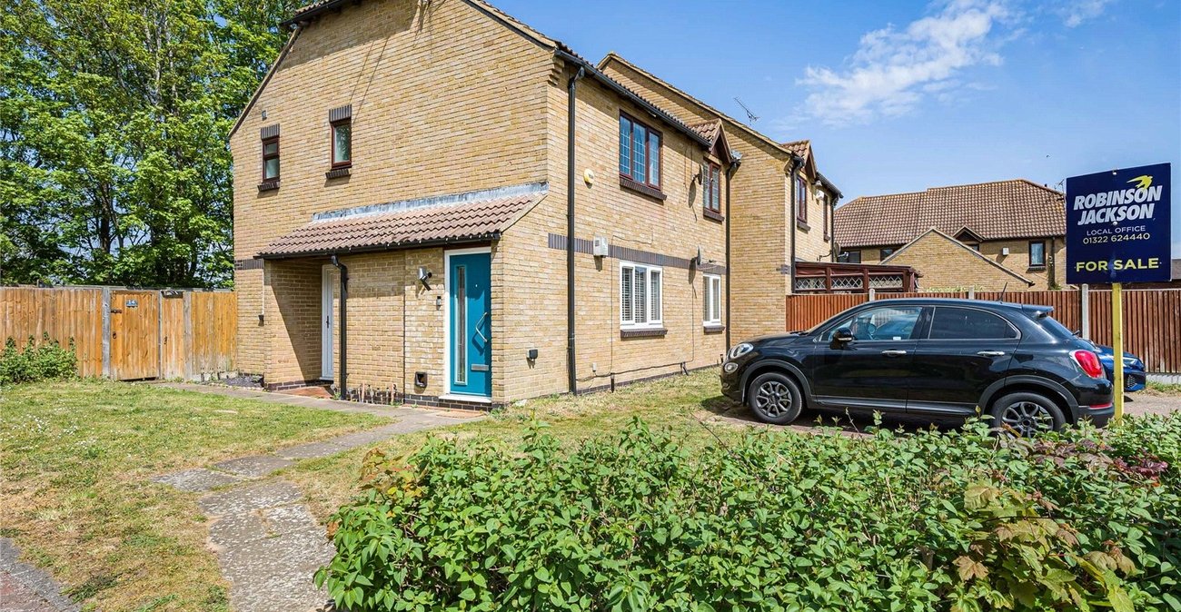 2 bedroom property for sale in Greenhithe | Robinson Jackson