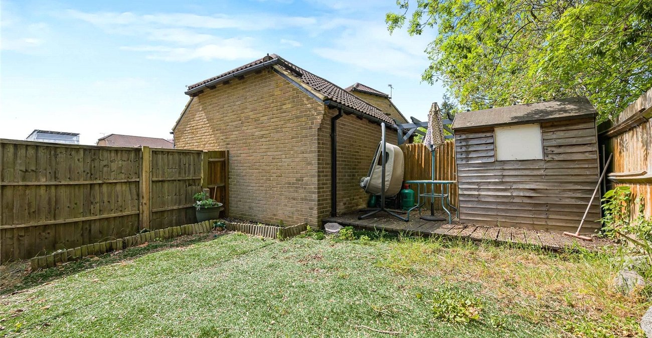 2 bedroom property for sale in Greenhithe | Robinson Jackson