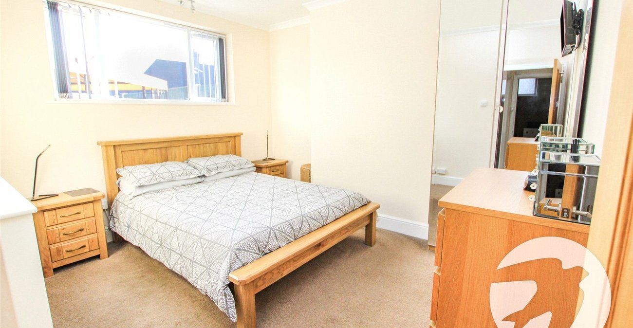 2 bedroom property for sale in London | Robinson Jackson