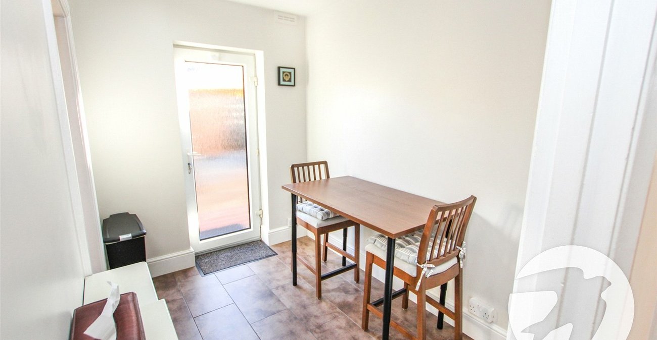 2 bedroom property for sale in London | Robinson Jackson